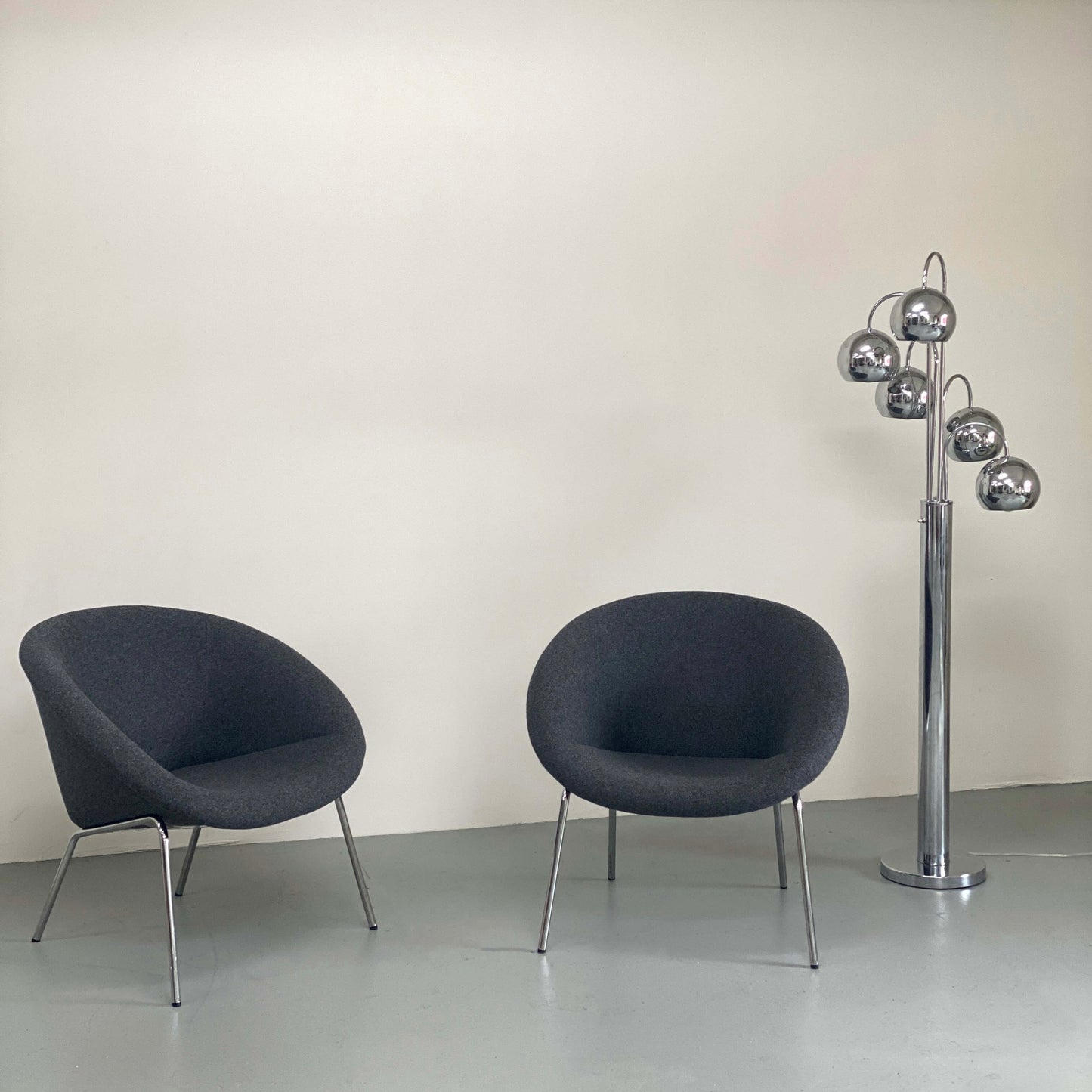 369 LOUNGE CHAIRS BY WALTER KNOLL (2)