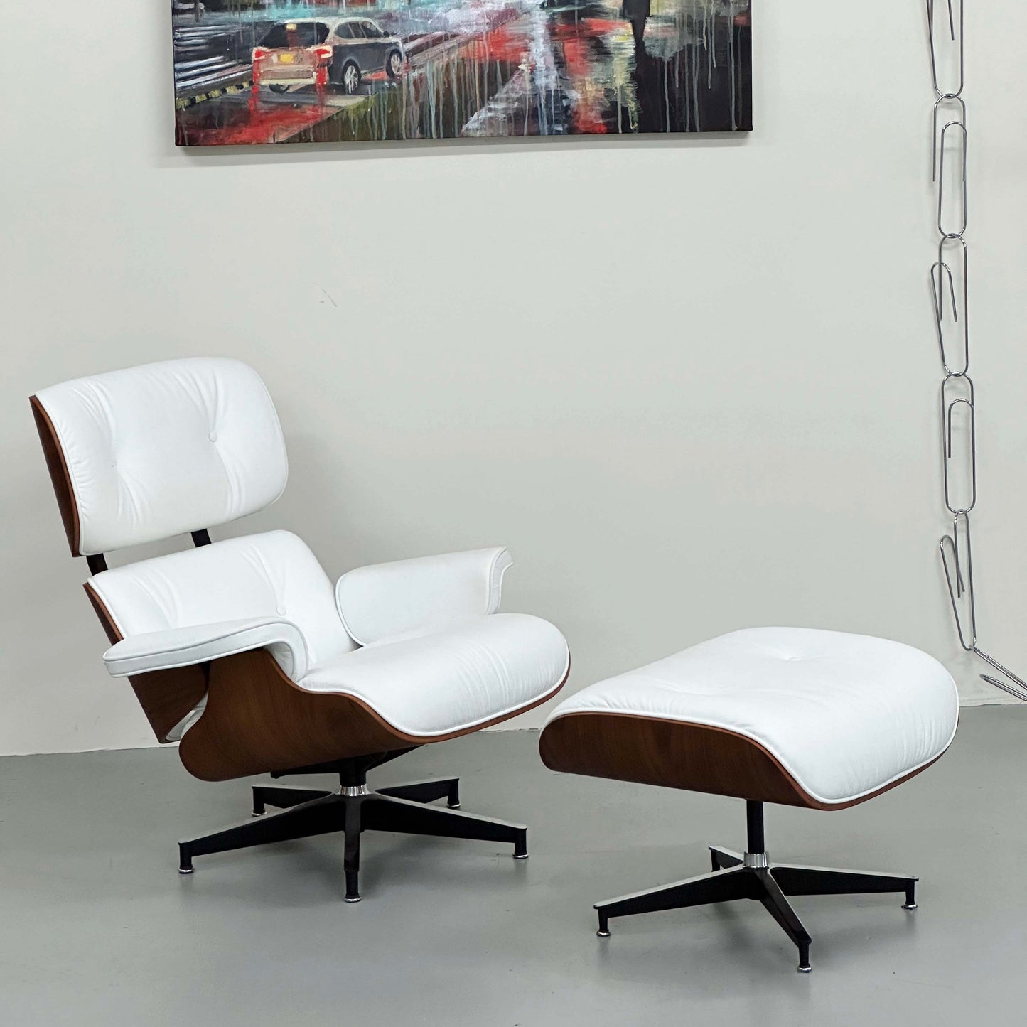 MID CENTURY EAMES STYLE LOUNGE CHAIR BY THE ICONIC CHAIR